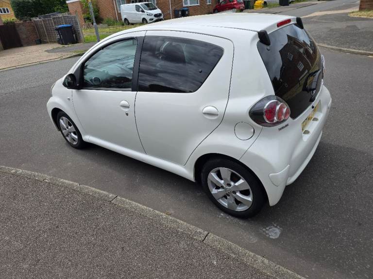 Toyota, AYGO, Hatchback, 2014, Manual, 998 (cc), 5 doors