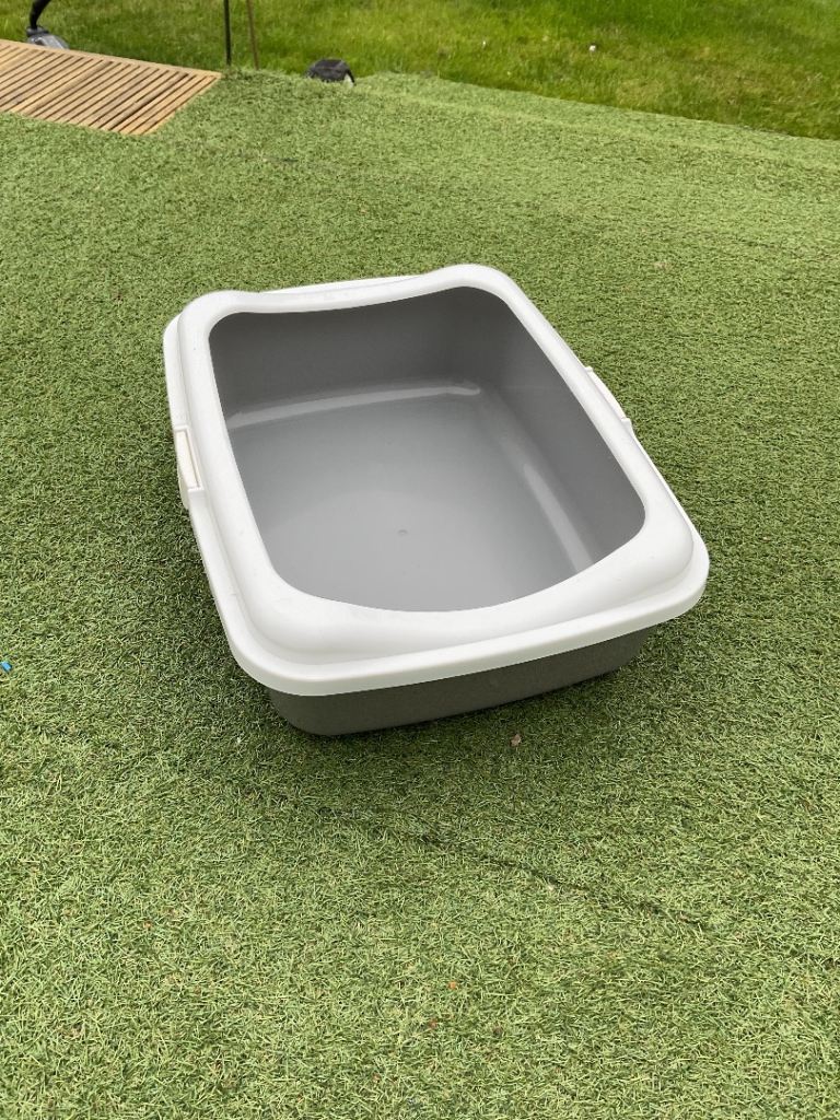 Cat litter tray