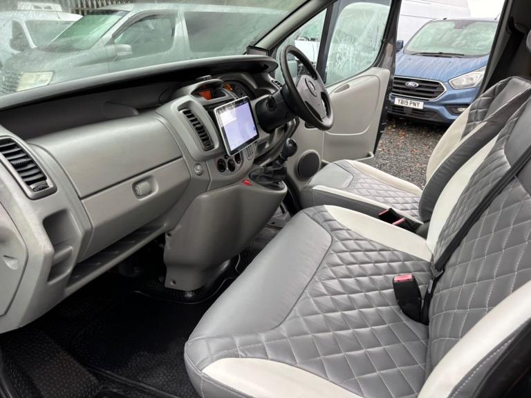 Vauxhall vivaro 2 berth camper 5 seats and 5 belts in good condition 