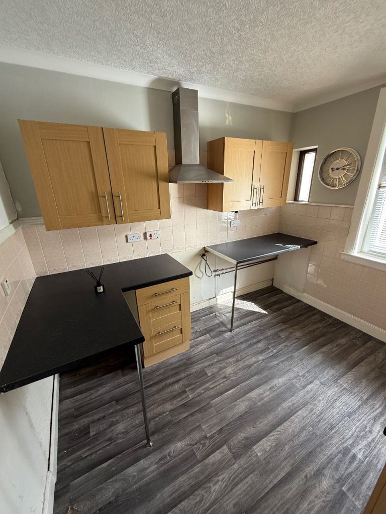 2 bed flat in Barnes Avenue 