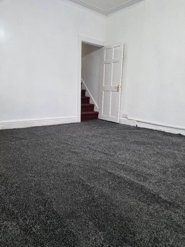 2 bed bedroom house bradford Girlington Bd8 area for rent