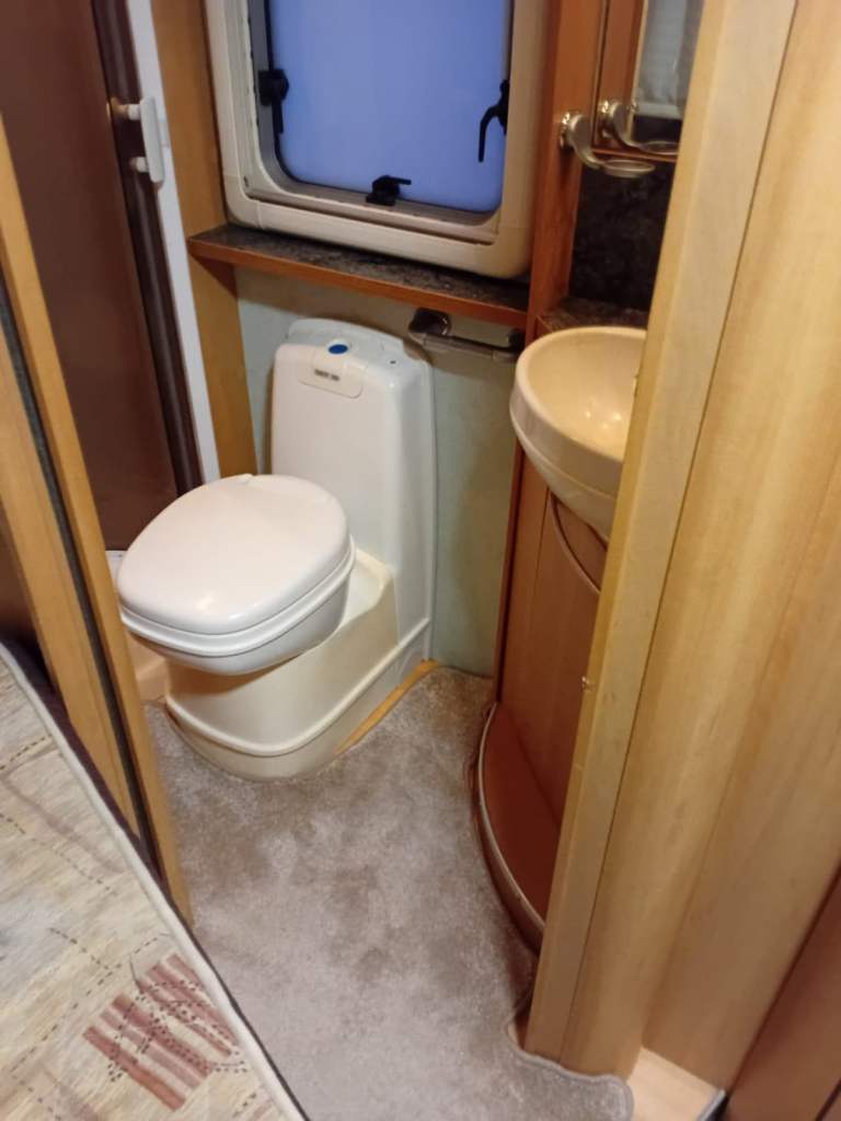 2003 SWIFT KONTIKI 660 FIXED BED MOTORHOME 