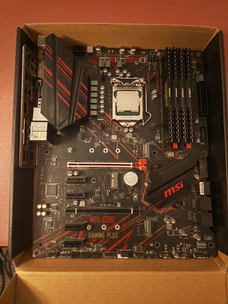 MSI GAMING PLUS, I5 9600KF, 32GB VENGEANCE DDR4 3200MHZ, CORSAIR H105
