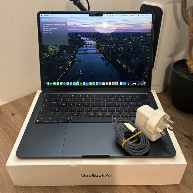 Apple MacBook Air M2 256GB SSD 8GB RAM