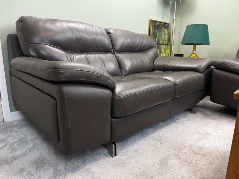 image for 2x brown leather 2 seater sofas 
