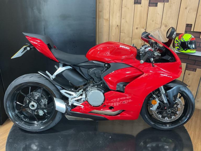 Ducati PANIGALE V2 2023 just 3405 Miles! 1 Owner! Full Ducati Service History!