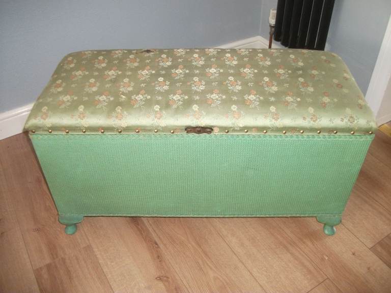 Lloyd Loom Ottoman - FREE