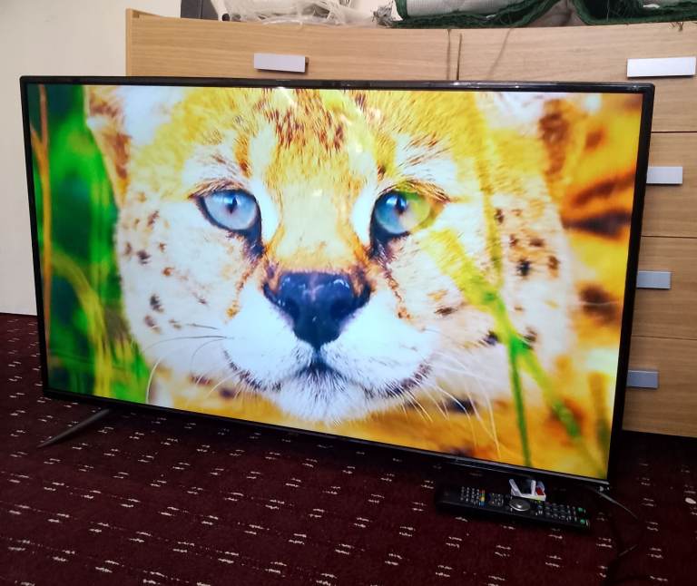Cello 43 inch full hd dvd combo slim lightweight Freeview TV with remote 