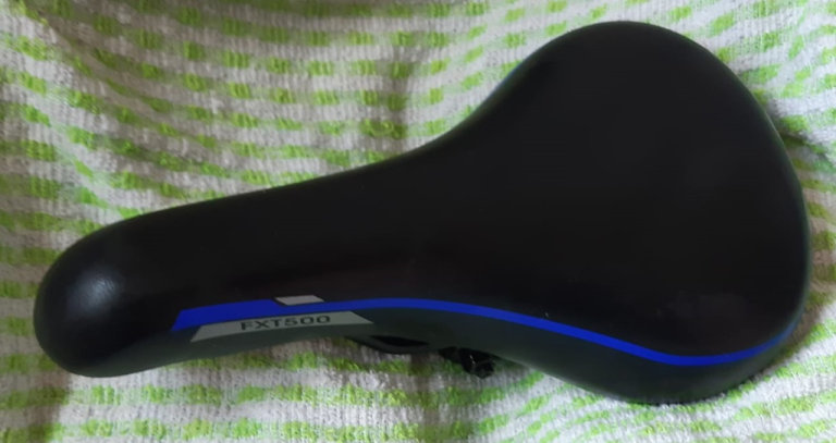 Gel / Padded bike seat saddle