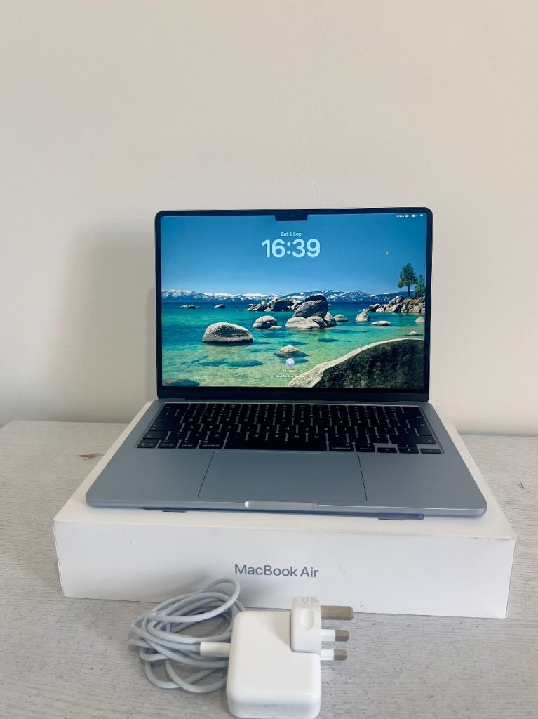 APPLE WARRANTY - MacBook Air M4 13-inch – 16GB RAM – 256GB SSD – Sky Blue – 25 BATTERY CYLCES 100%BH
