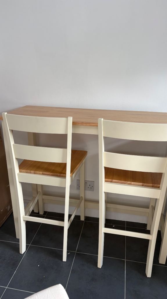 Bar Table and chairs 