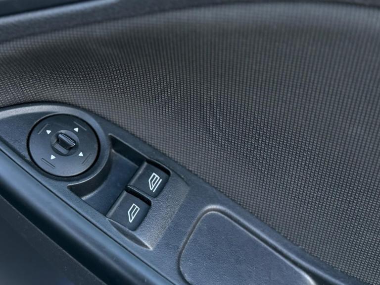 2012 Ford Focus 1.6 TDCi 115 Zetec 5dr HATCHBACK DIESEL Manual