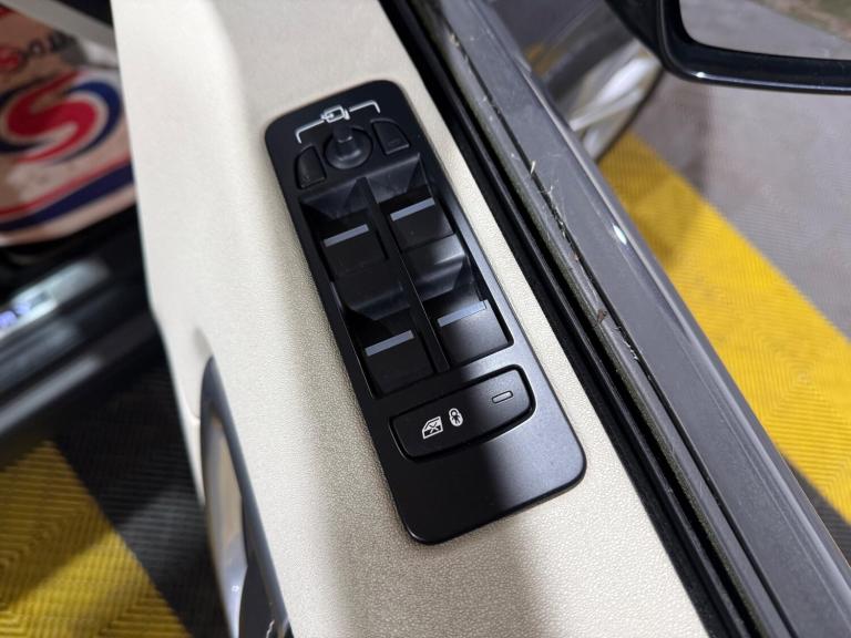 2017 Land Rover Discovery Sport 2.0 TD4 HSE Luxury Auto 4WD Euro 6 (s/s) 5dr ESTATE Diesel Automatic