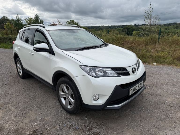 Toyota RAV 4 2.0 D-4D Invincible (RAV4 AVENSIS KUGA TIGUAN OUTLANDER X3 PASSAT)
