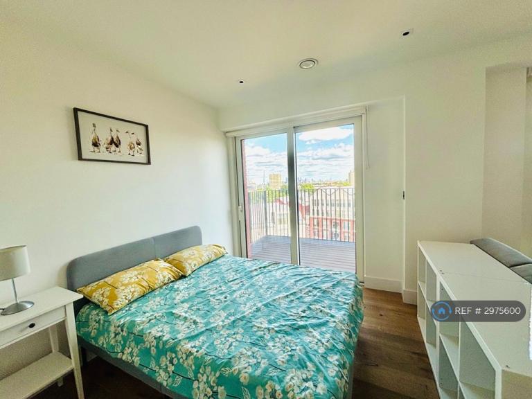 Studio flat in Exchange Gardens, London, SW8 (#2975600)