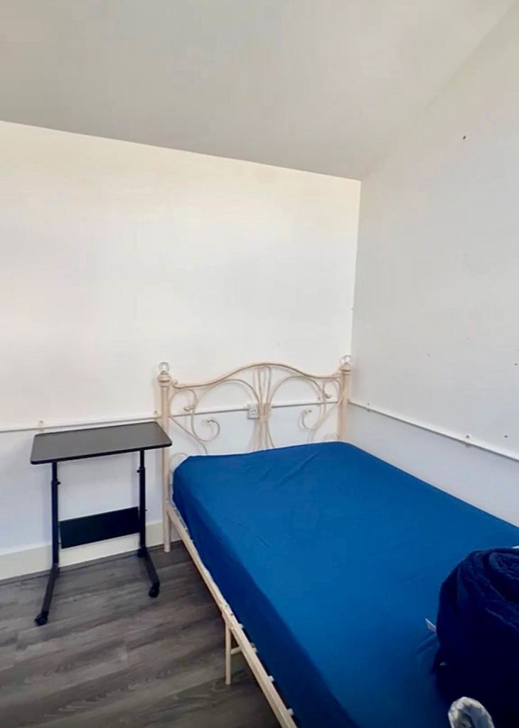 Rent *** ANNEX Double Room En-suite IG6 2NW 