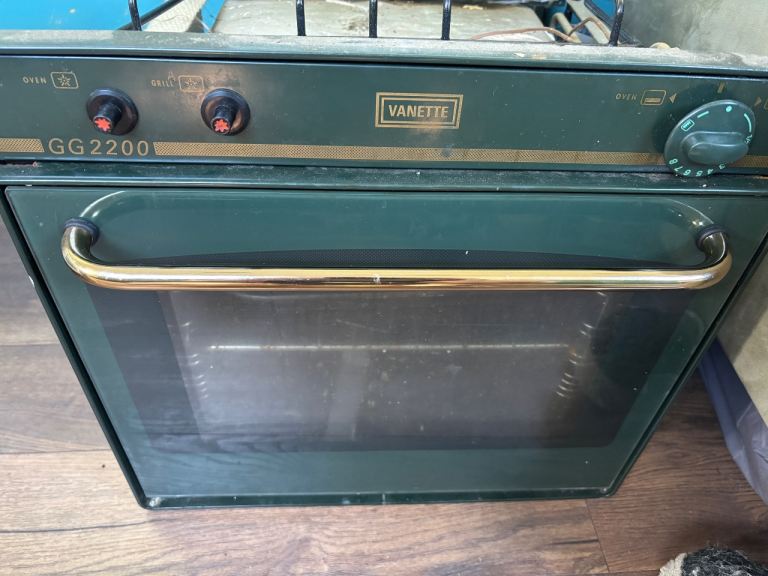 Vanette GG2200 Gas Hob and Oven – Green, Needs a Clean