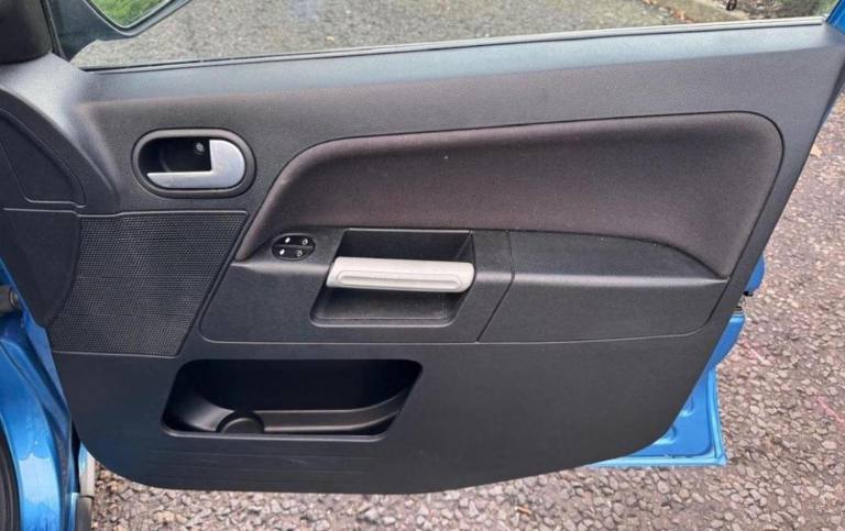 FORD FUSION 1.6 Zetec 5dr 2009