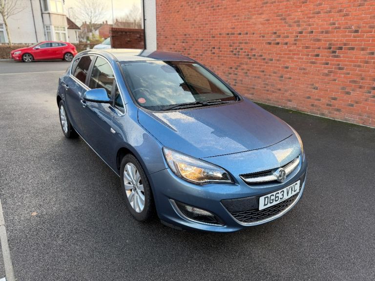 Vauxhall, ASTRA, Hatchback, 2013, Manual, 1956 (cc), 5 doors