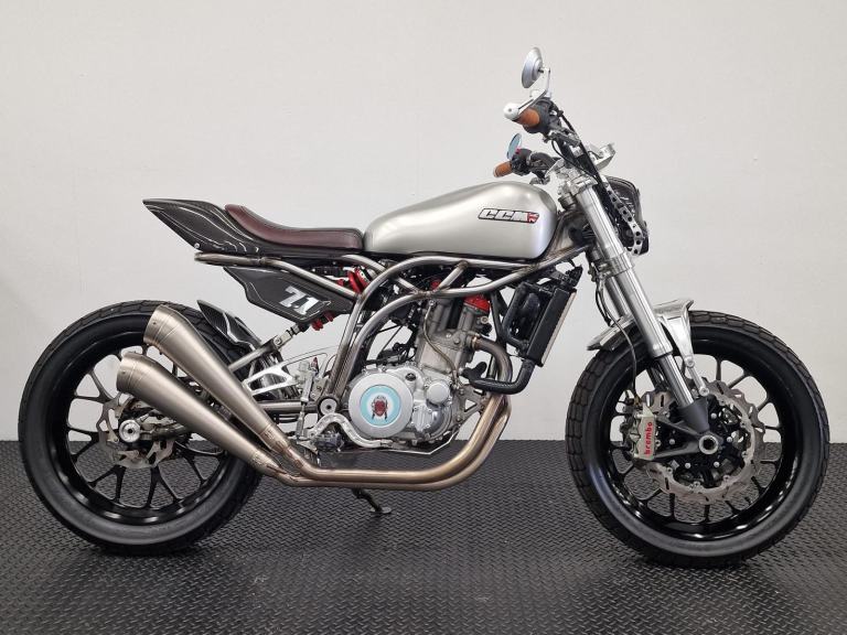 CCM SPITFIRE FLAT TRACKER ** NO 128/250 - CARBON - LOW MILES **
