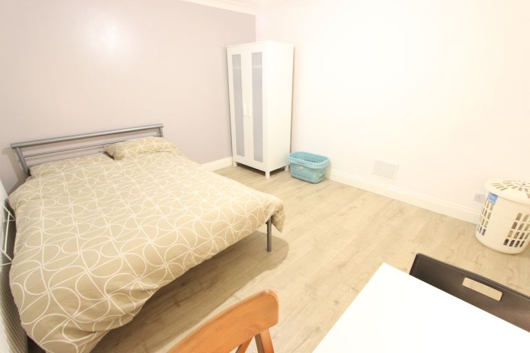 MID APRIL - DOUBLE ROOM - HATFIELD AL10 - ST ALBANS - WELWYN