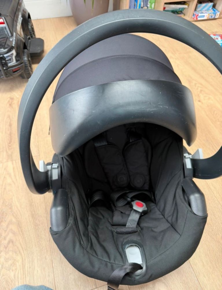 BeSafe iZi Modular isofix car seat + The BeSafe iZi Modular isofix base