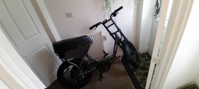 Electric Bike - Adult Fat Tyre Moped Style e-Bike