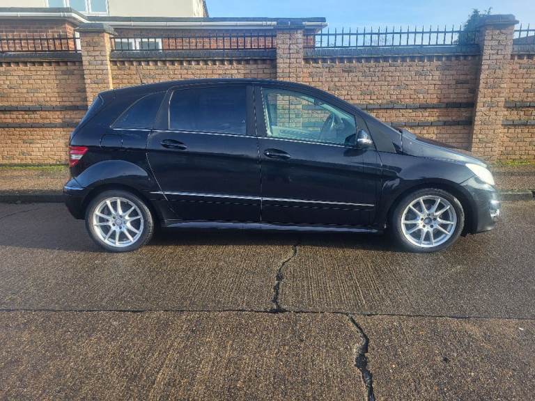 Automatic Mercedes b180 2.0 cdi . 2009 . Mot October 
