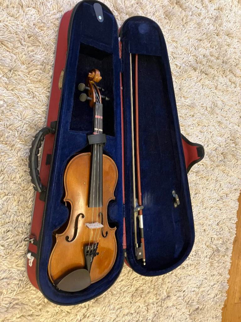 Stentor 1/2 Violin, bow and Case