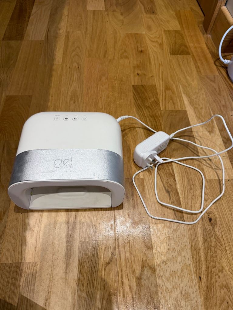 The Gel Bottle Nail Dryer UV/LED Lamp – White, Good Condition