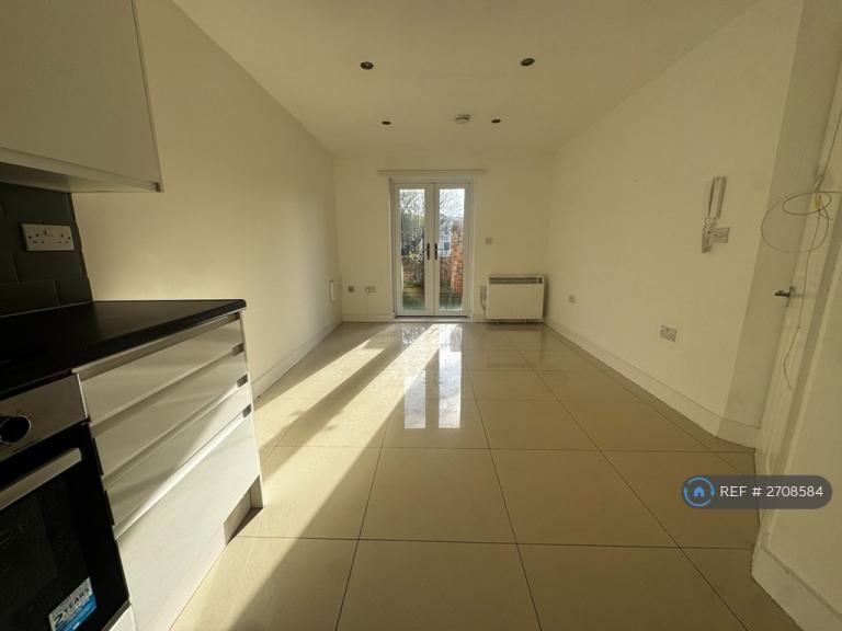 1 bedroom flat in Block, Southampton, SO15 (1 bed) (#2708584)