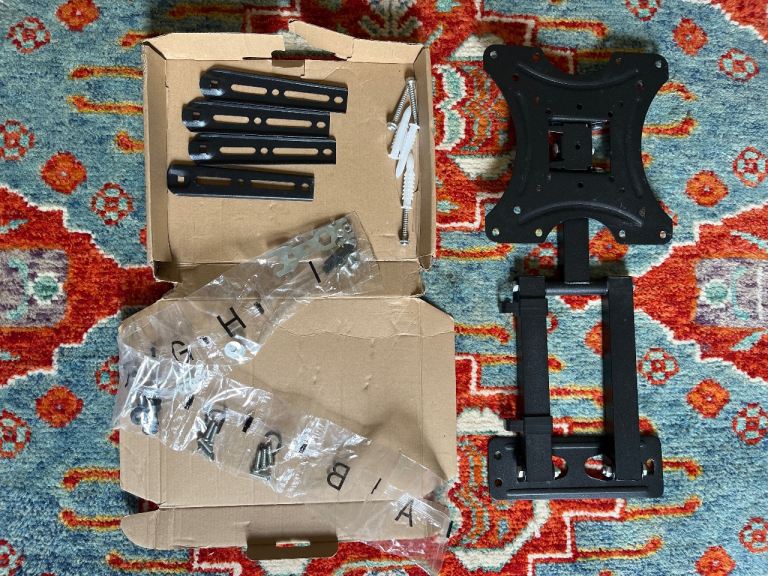 TV Wall Mount Bracket – Adjustable Swivel Tilt