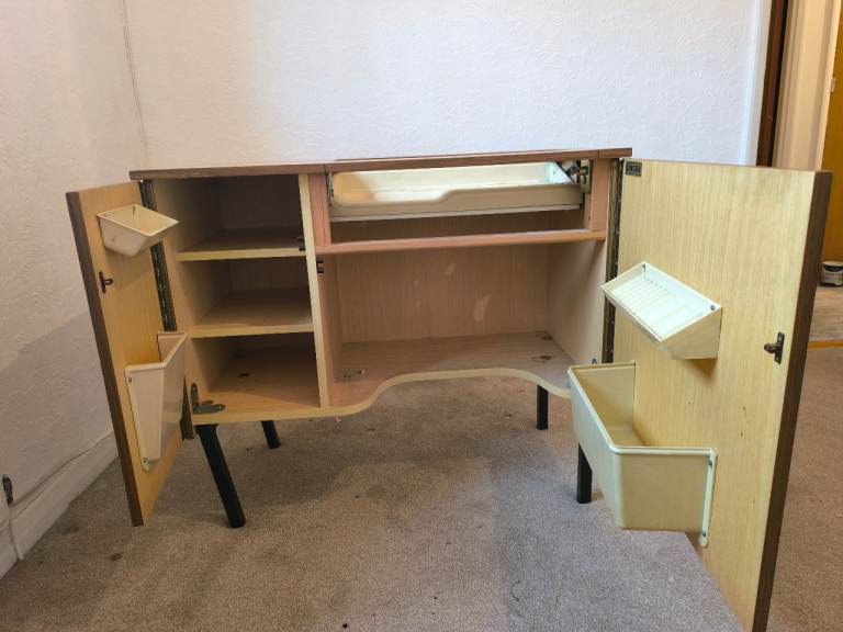 Sewing machine table 