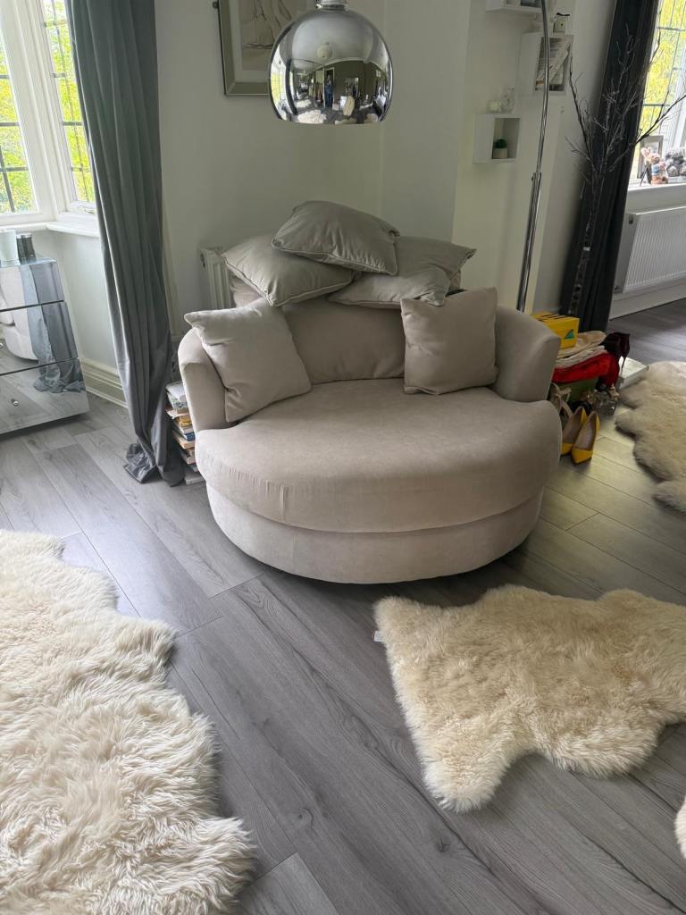 Swivel chair 