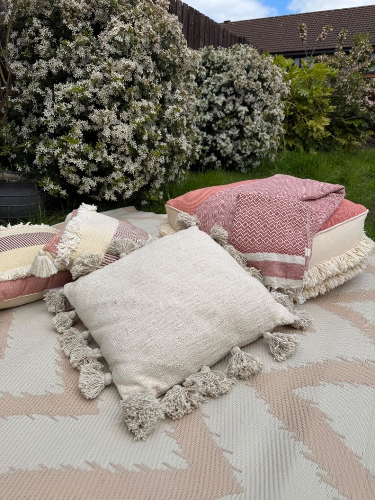 Garden Accessories, Cushions and Throw