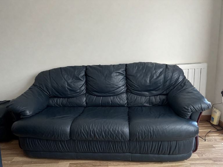 Free 3-piece sofa set – needs cleaning (collection only)