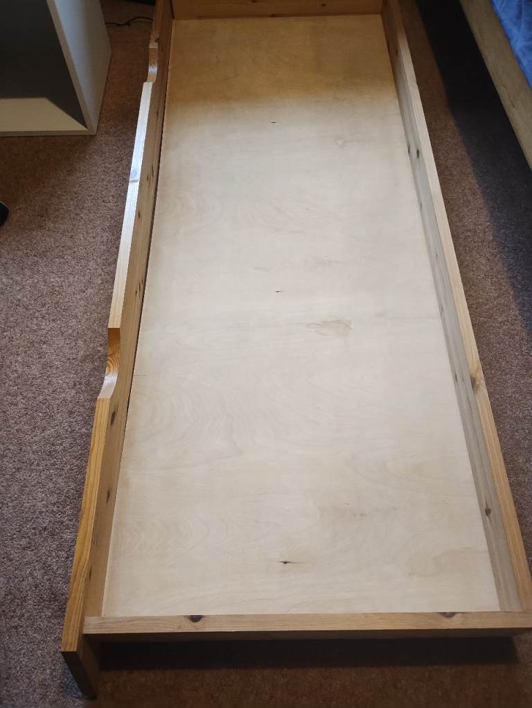 Underbed storage, wooden with wheels