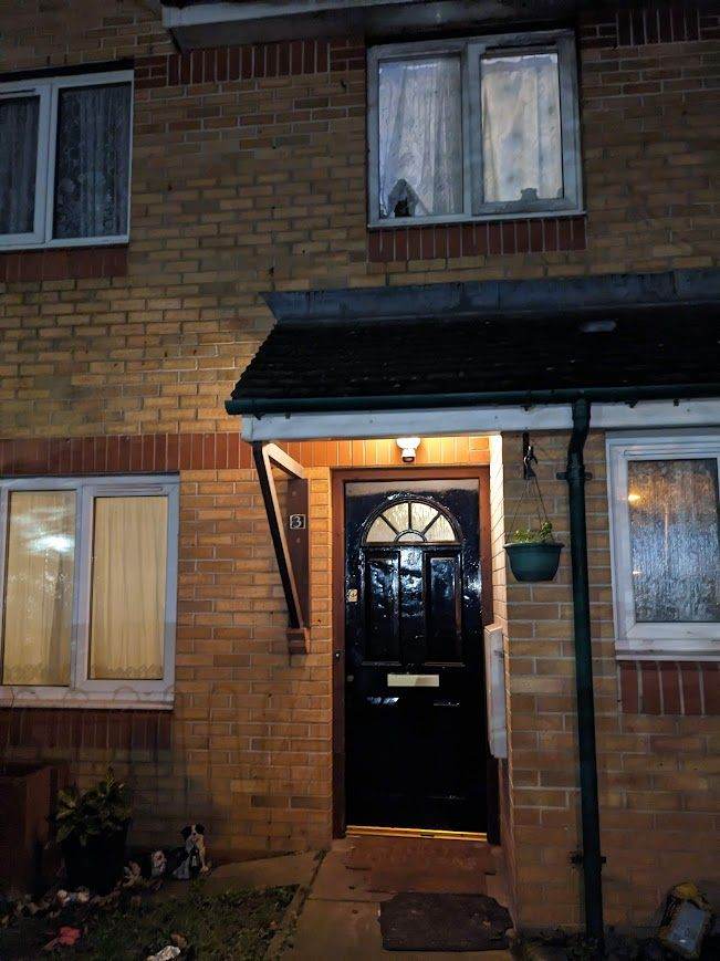 Looking to exchange to a 3 bedroom house or 2 bedroom house with 2 rooms