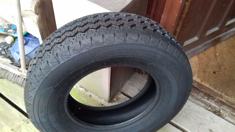 TYRES 225/75R