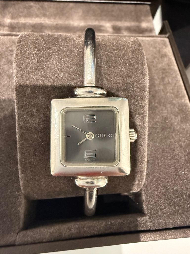 Vintage Gucci 1900L Sapphire Crystal Watch