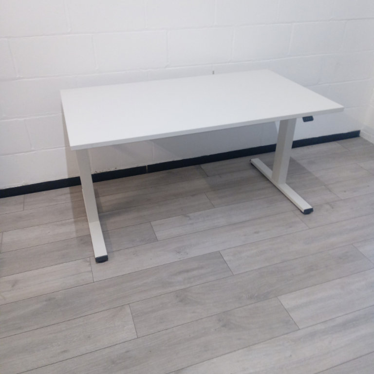 ELECTRIC OFFICE DESK- STEELCASE- BISHOPS STORTFORD 