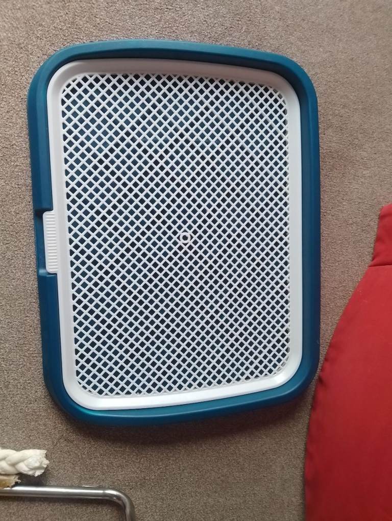 Dog wee tray hardly used 