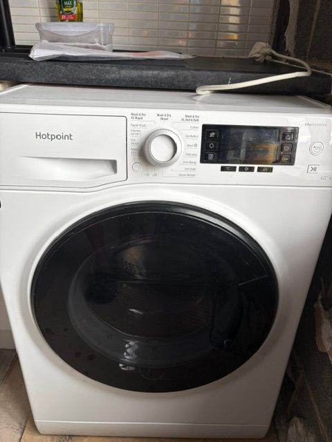 Hotpoint Washer/Dryer – White, Great Condition