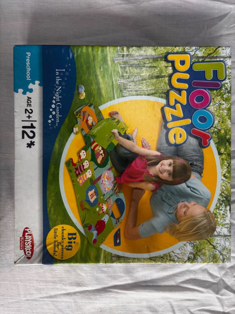 Puzzle floor in the night garden 