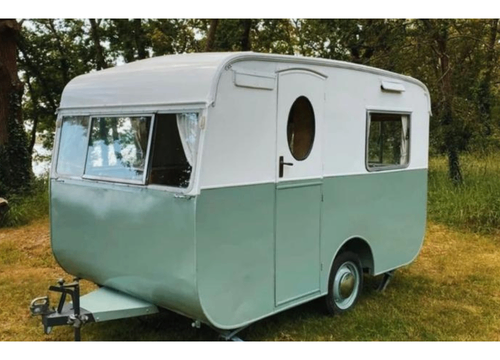 Newly Renovated Original 1950’s style VINTAGE Eccles Caravan/ Trailer, large, sleeps 4, Mint
