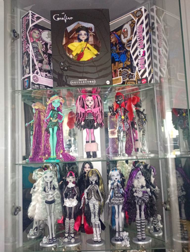 Monster high dolls 
