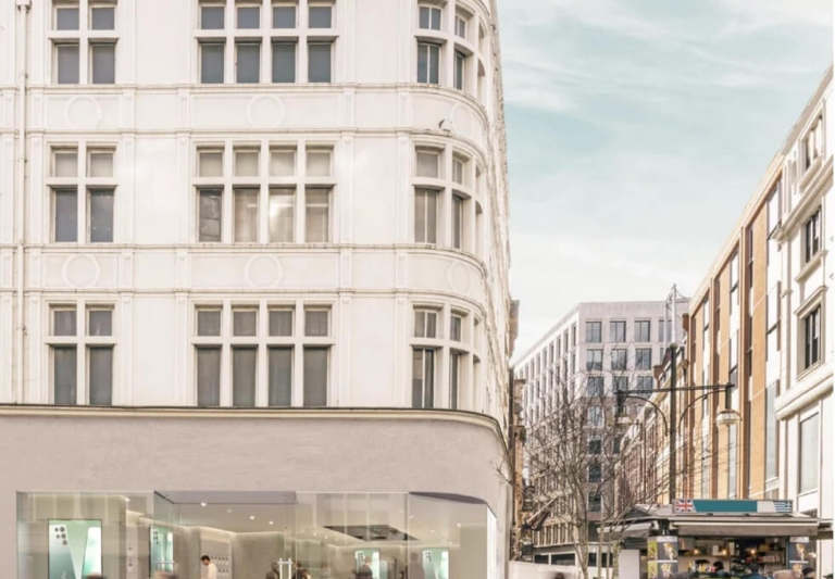Furnished offices to rent in *Fitzrovia*. Office Spaces for 4 to 151 desks W1