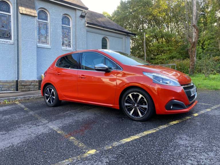 2018 Peugeot 208 1.2 PureTech Allure Premium 5dr [Start Stop] HATCHBACK Petrol Manual
