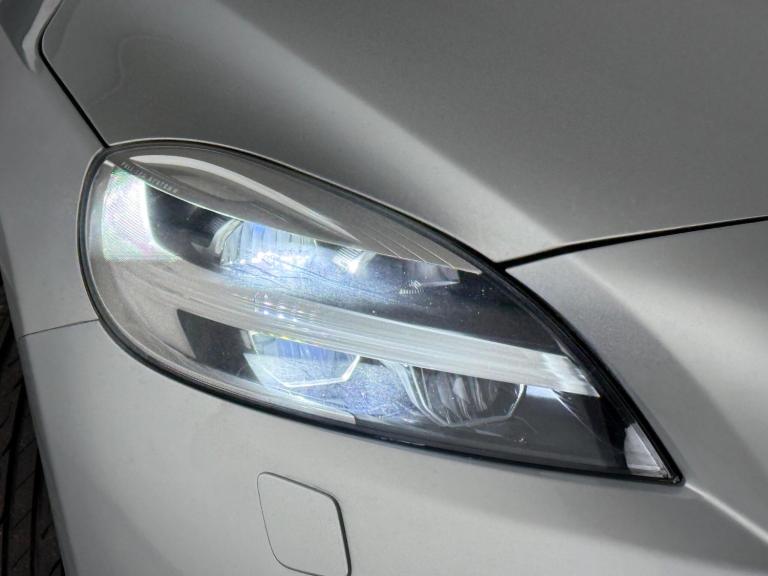 2016 Volvo V40 D2 [120] Momentum Nav Plus 5dr Geartronic HATCHBACK DIESEL Automatic