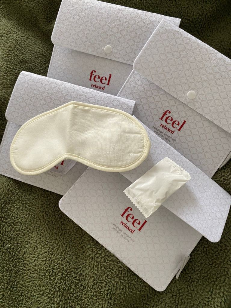 New 4 eye mask and ear plugs with bag